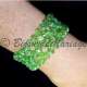 Parure bijoux avec bracelet SIRIUS, coloris verre vert, structure ton argent, détail sur bracelet porté