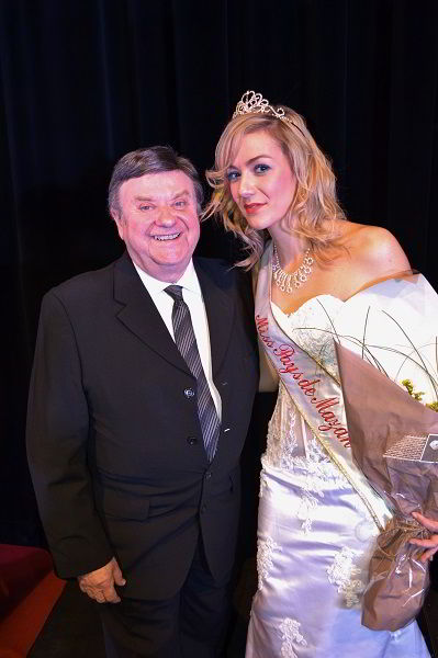 <h1>Miss Pays de Mazan 2013 avec le Président du comité</h1>