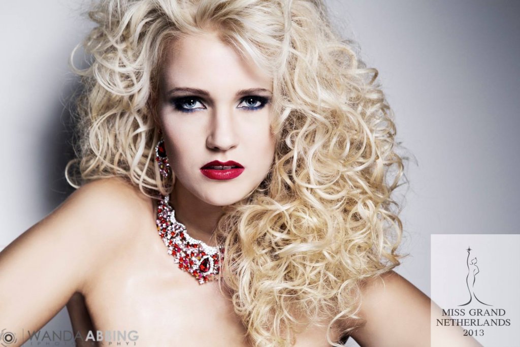 <h1>Miss Nederland 2013, parure de bijoux Volupté</h1>